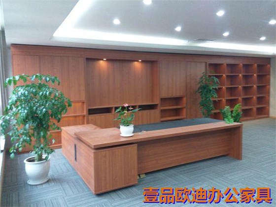 諾丁大班臺1 諾丁大班臺1