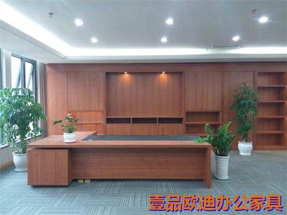 諾丁大班臺 諾丁大班臺