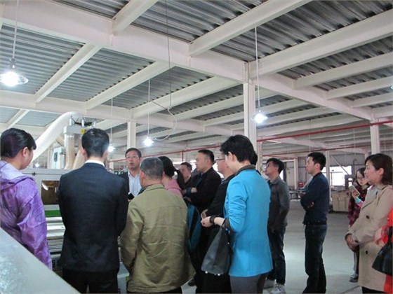 壹品歐迪張曉帆董事長給大家介紹新設備 壹品歐迪張曉帆董事長給大家介紹新設備