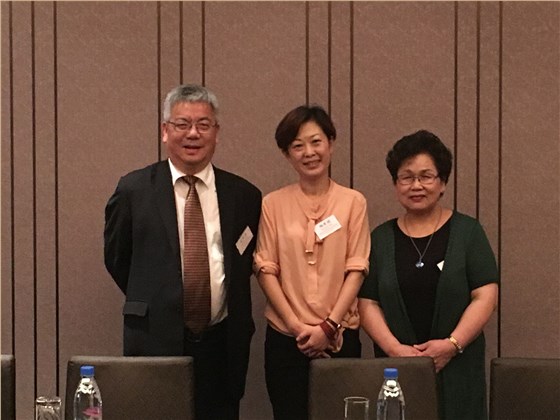 陶秀娟女士與甘開萬博士夫婦合影 陶秀娟女士與甘開萬博士夫婦合影