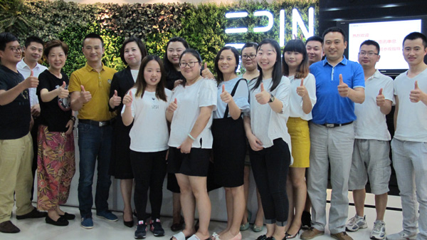 壹品歐迪小伙伴與申總合影 壹品歐迪小伙伴與申總合影